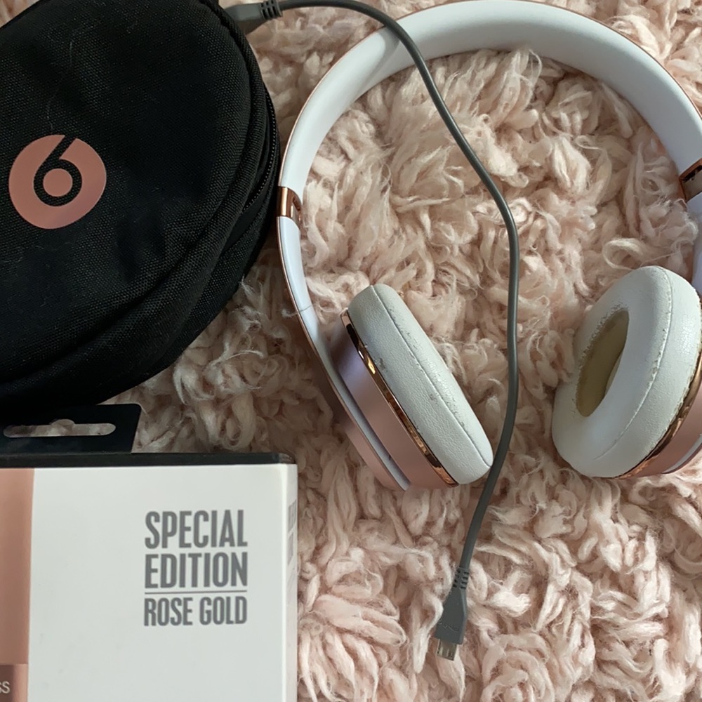 Rose Gold Beats Solo3 Wireless
